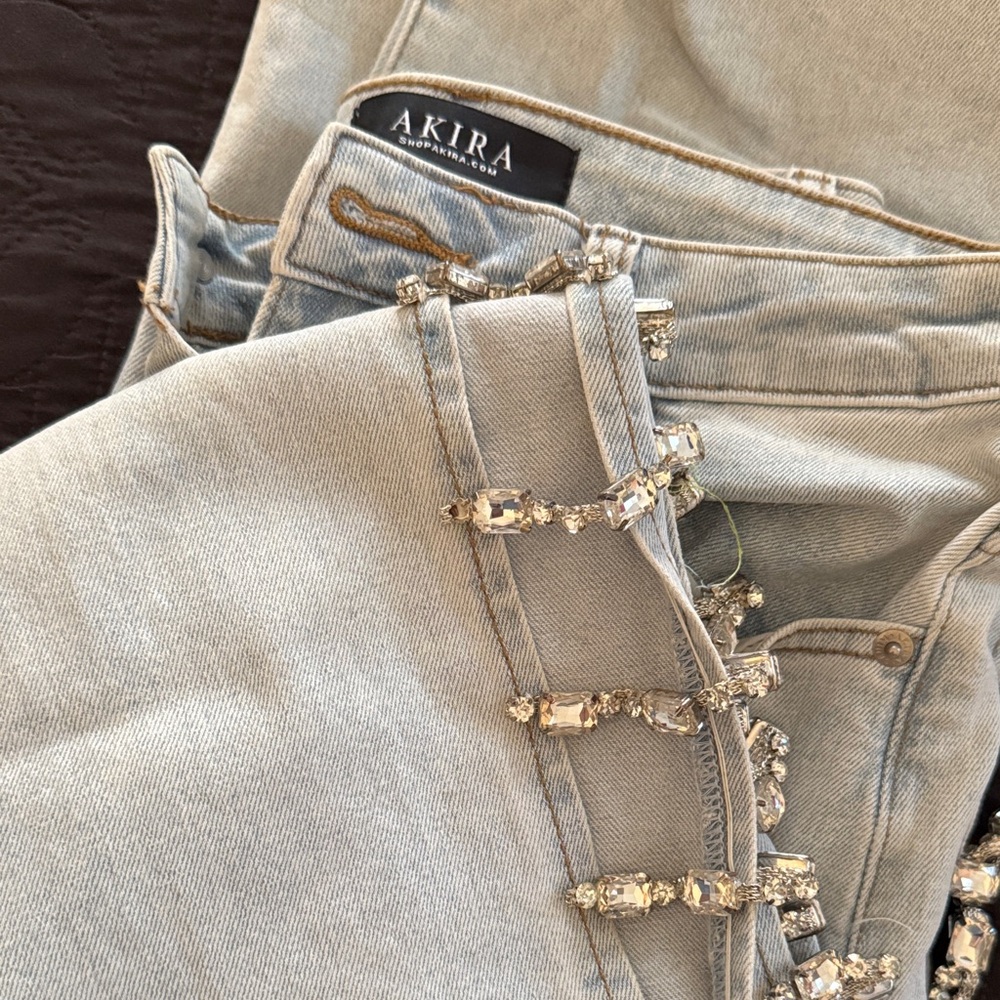 AKIRA Women's Light Gray Jeweled Cropped Jeans